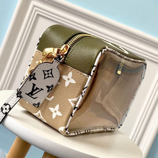 Louis Vuitton Beach Pouch in Monogram Canvas and PVC M67610 White / Khaki 2019 (LVSJ-9041203 )